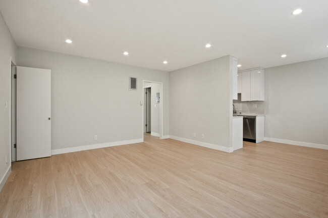 Building Photo - 1451 Franklin St in Santa Monica!  Steps t...