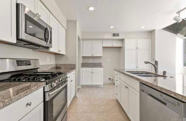 Building Photo - ***COMING SOON*** MOVE IN on 7/20**Desirab...