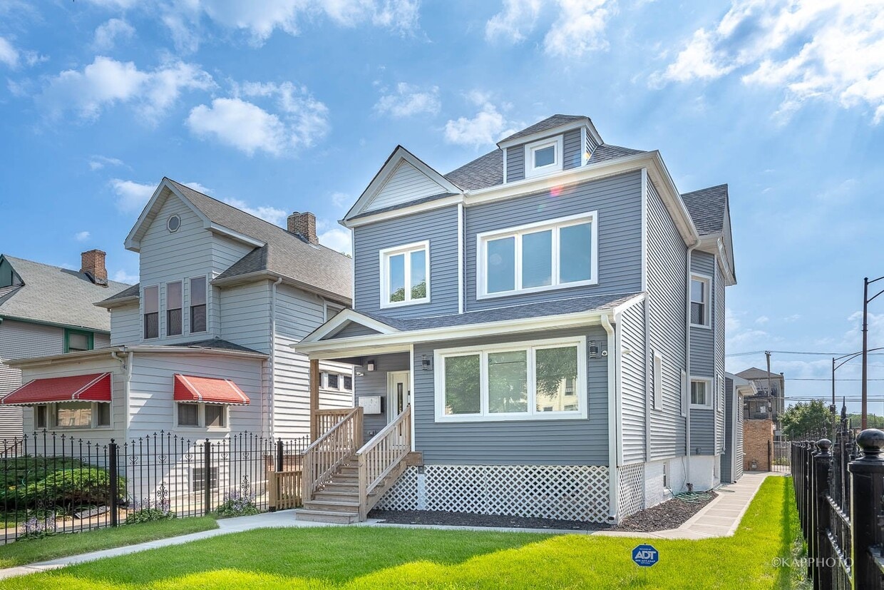 Photo - 5855 S Indiana Ave (Chicago, IL)
