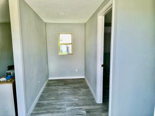 Building Photo - 211 Andre Loop