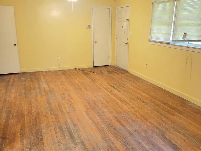 Foto del edificio - 1032 Capri Cir