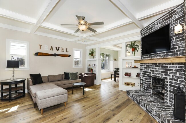 Foto del edificio - 3220 E 6th St