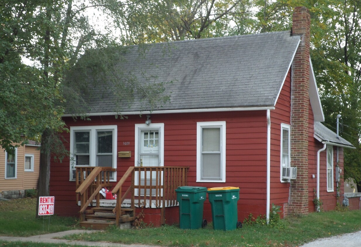 Primary Photo - Centrally located 1-2 Bedroom