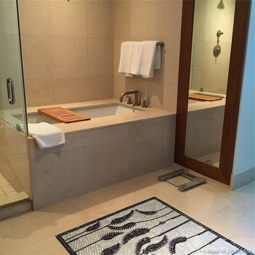 Foto del edificio - 6801 Collins Ave