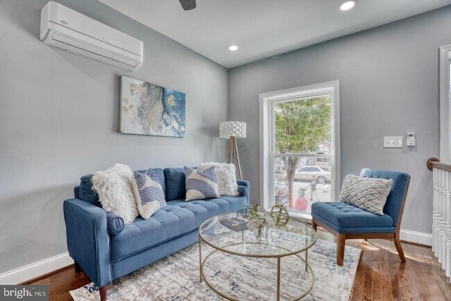Foto del edificio - 829 N Montford Ave