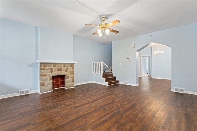 Foto del edificio - Beautiful Renovated 5 Bedroom House!