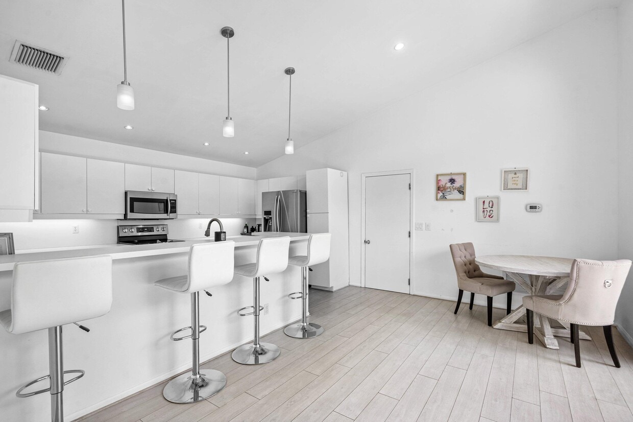 Foto principal - 790 Clearbrook Park Cir