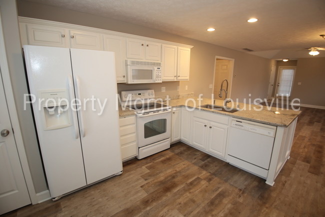 Building Photo - Two bedroom patio home in Crestwood, KY