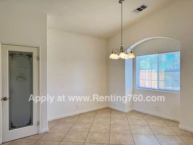 Building Photo - Spacious 3 Bed 2 Bath Home!