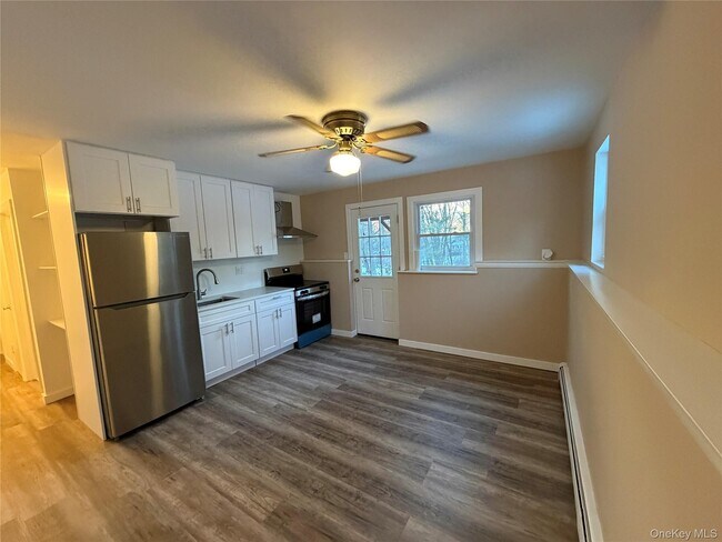 Foto del edificio - 125 Longdale Rd