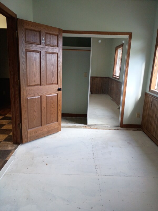 Building Photo - 615 S Chestnut St