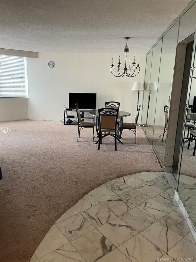 Foto del edificio - 2750 NE 183rd St