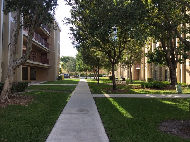 Building Photo - Coral Haven Apartments