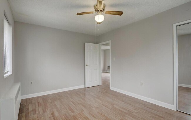 Foto del edificio - Affordable 2-Bedroom Apartment in Southwes...