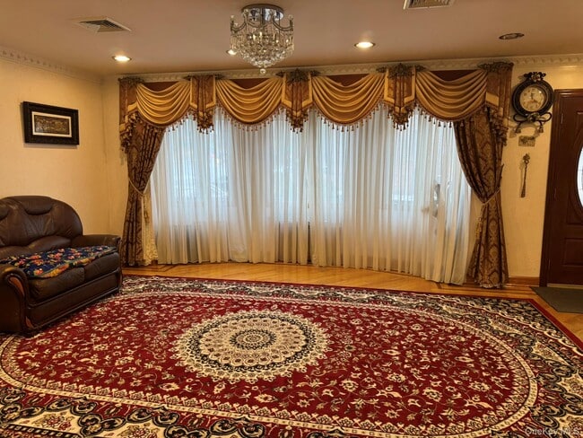 Building Photo - 109-04 Myrtle Ave