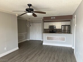 Building Photo - 5321 Summerlin Rd