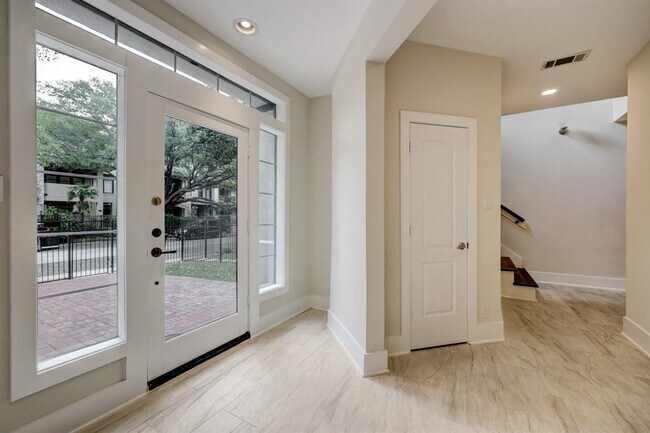 Foto del edificio - 6309 Pickens St