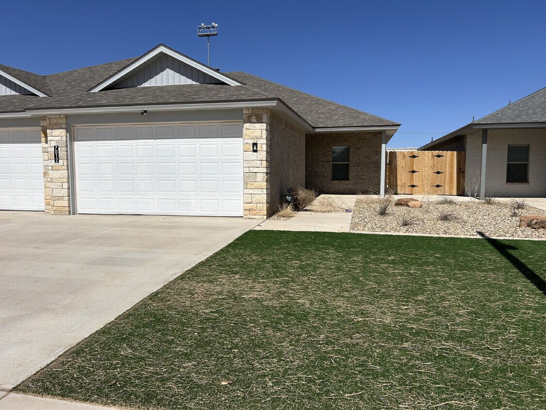 Foto principal - Brand New Duplex in Frenship East!