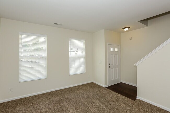 Foto del edificio - 6731 Sequoia Hills Dr