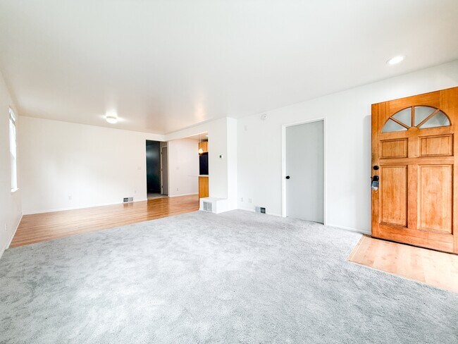 Foto del edificio - 5521 Brooklyn Ave NE
