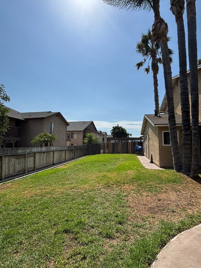 Building Photo - 12805 Mapleview St