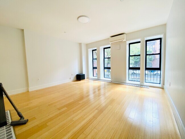 Building Photo - 357 W 116th St