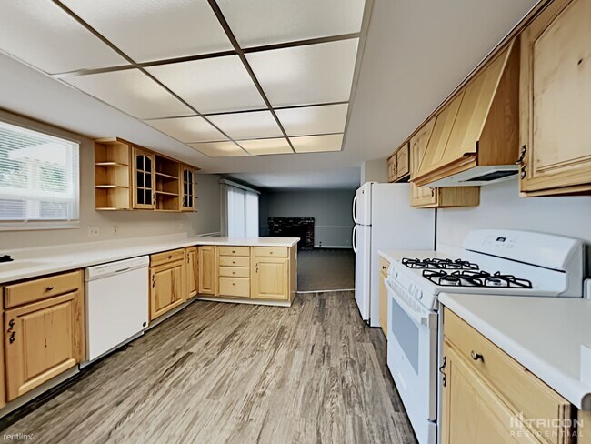 Building Photo - 1051 Glen Meadow Dr