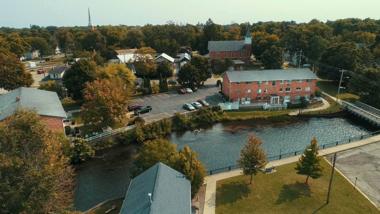 Primary Photo - Riverside Apartments