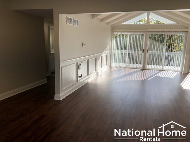 Building Photo - 224 Denell Dr