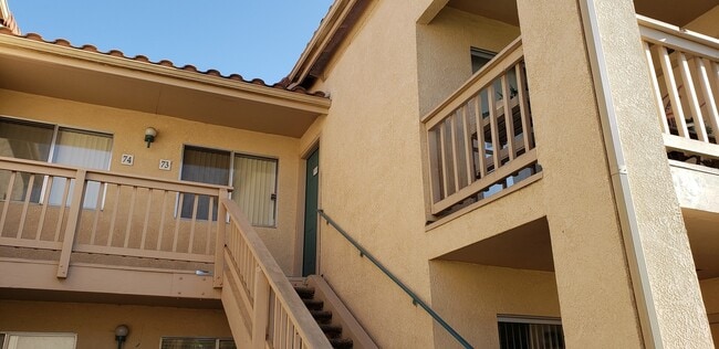 Building Photo - Centrally Located Las Palmas Upstairs Cond...