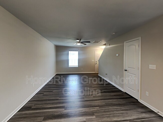 Foto del edificio - 115 Maple Crest Dr