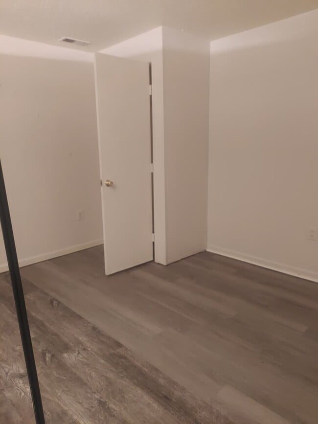 bedroom - 10507 Lake Arbor Way