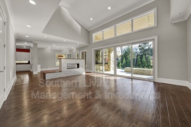 Foto del edificio - 2011 Sharon Ave