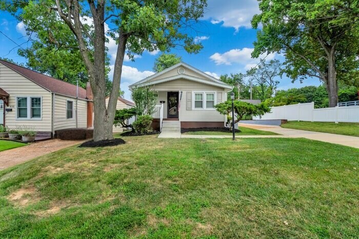 Foto principal - 631 Clover Ln