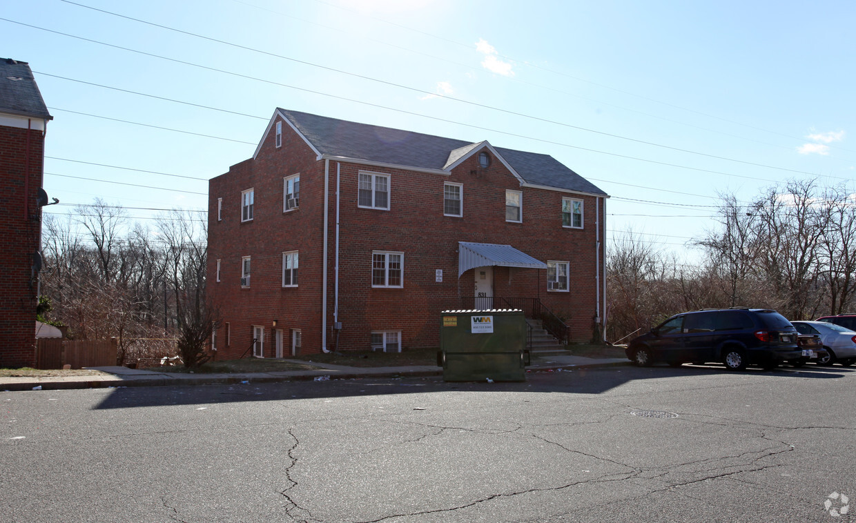 Building Photo - 831 Fairview Ave