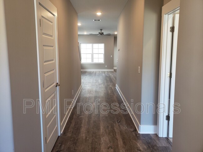 Building Photo - 2131 Welltown Ln