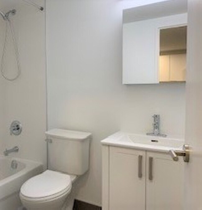 Photo du bâtiment - 407-230 Oak St