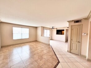 Building Photo - 1150 N Buffalo Dr