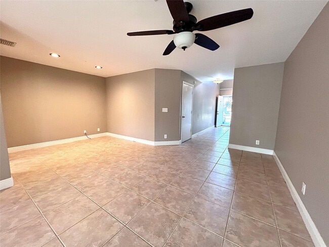 Building Photo - 2246 Discovery Cir W