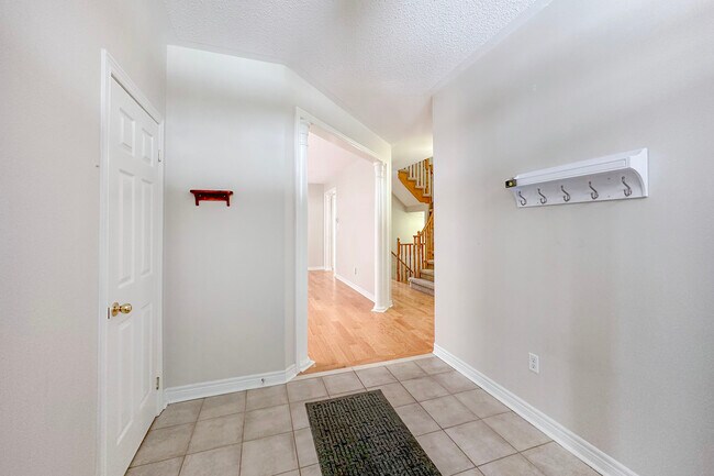 Building Photo - Beautiful 4-Bedroom Home for Rent in Port Perry