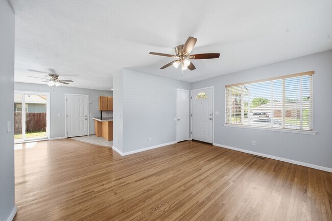 Foto del edificio - 8936 E 33rd Pl