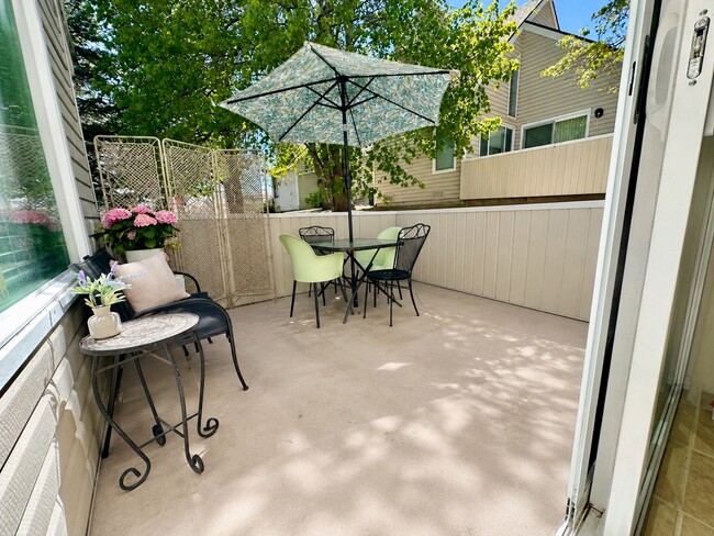 Building Photo - 2461 S Xanadu Way