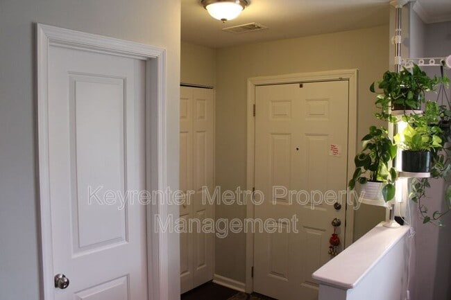 Building Photo - 708 Kaplan Ct