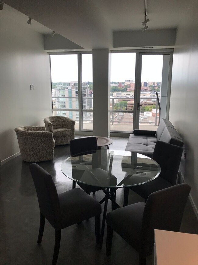 Foto del edificio - AVAILABLE AUGUST 2026 - Downtown Iowa City High-Rise Condo with Amazing Views