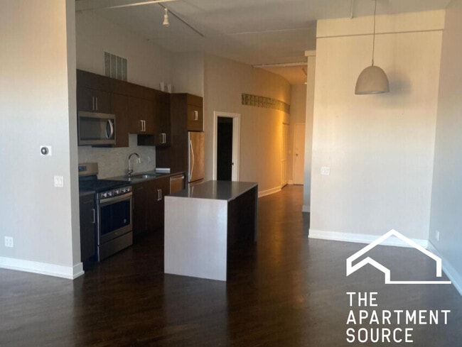 Building Photo - 2012 W Saint Paul Ave