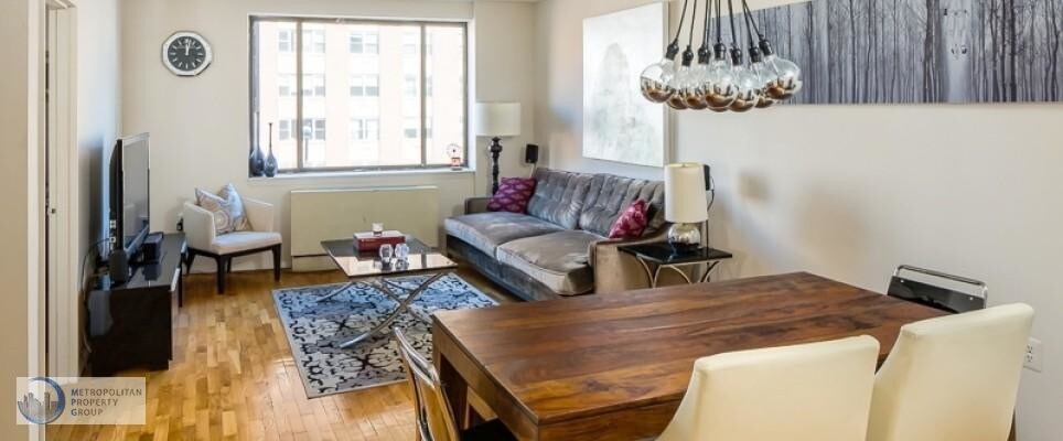 Foto principal - 230 E 30th St