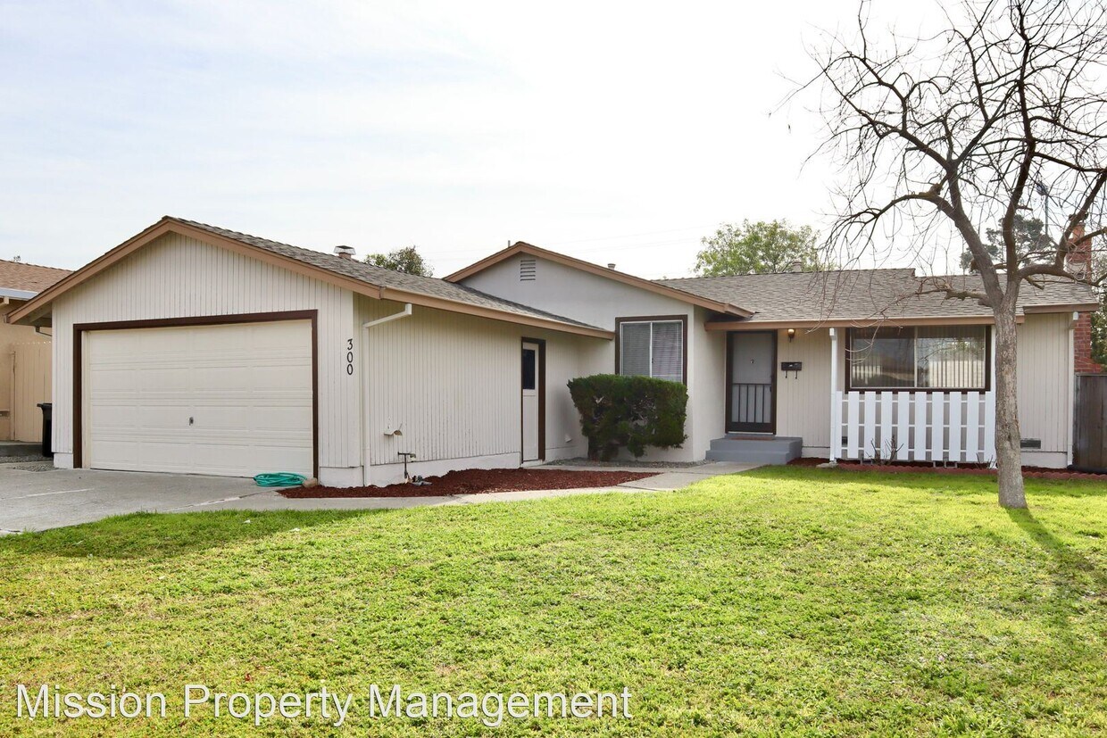 Primary Photo - 3 br, 1.5 bath House - 300 Mayten Way