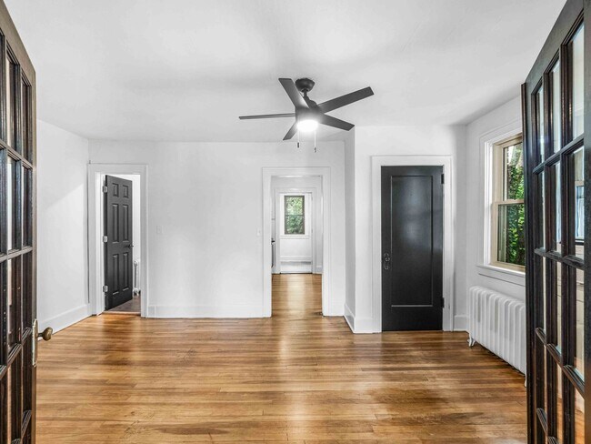 Foto del edificio - AVAILABLE OCT 1ST! CHECK OUT THIS FULLY RE...