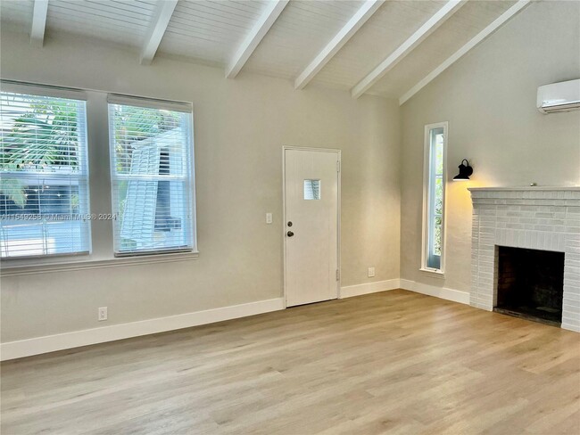 Building Photo - 3673 SW 15th St