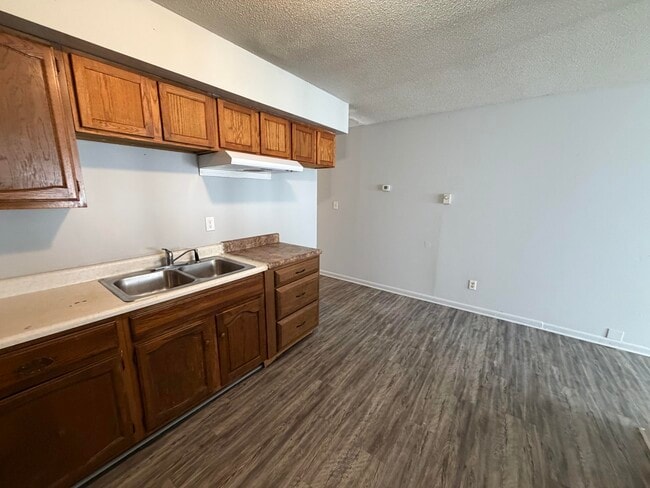 Building Photo - 1212 James-